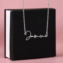 Laden Sie das Bild in den Galerie-Viewer, Name Necklace